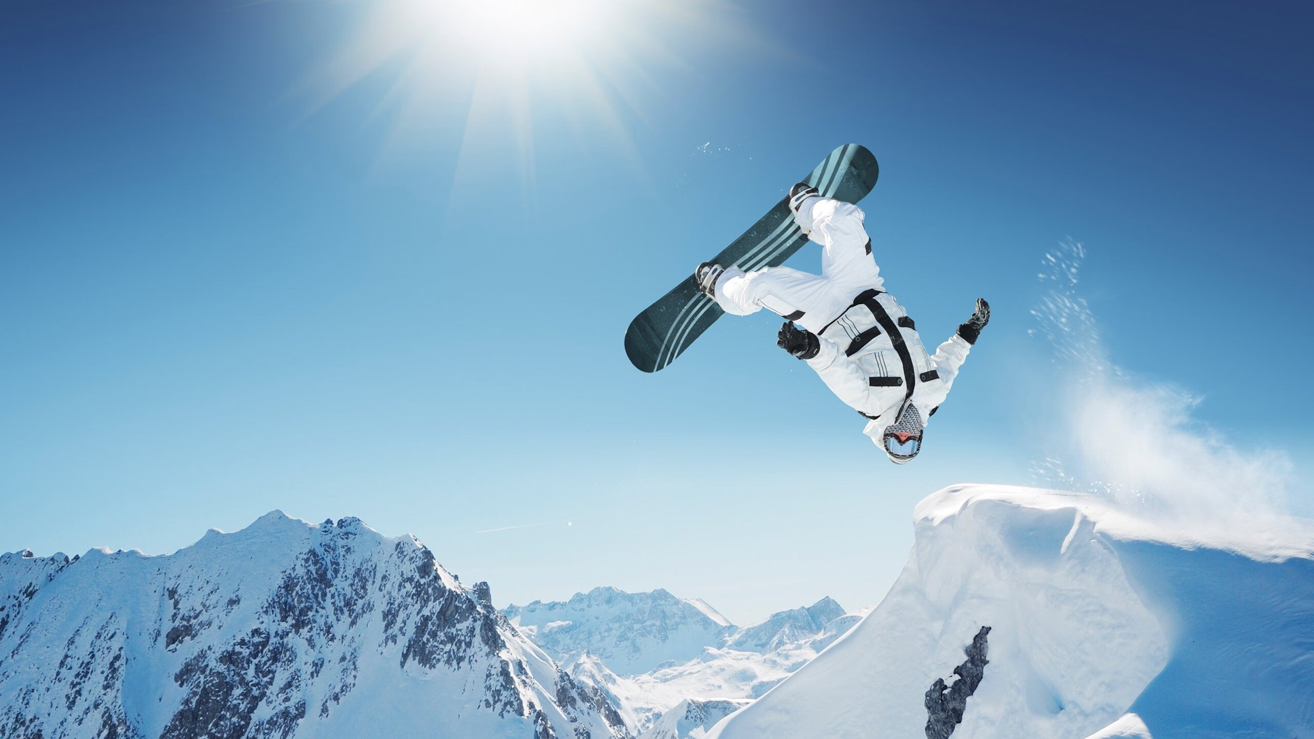 “国内足球青训基地引入虚拟现实技术提升培训效果”，足球职业青训营