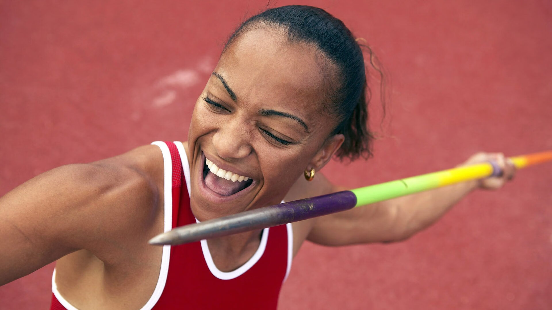 库兹马诺维奇在巴黎奥运会手球比赛中多次扑救关键球，库兹马首发